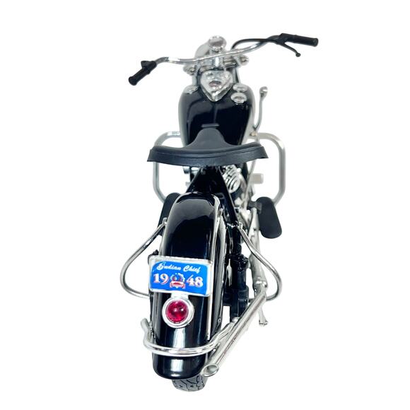 Guiloy 1948 Indian Chief Motorcycle 1/10 Scale Diecast Model Bike Black Chrome - Picture 4 of 16